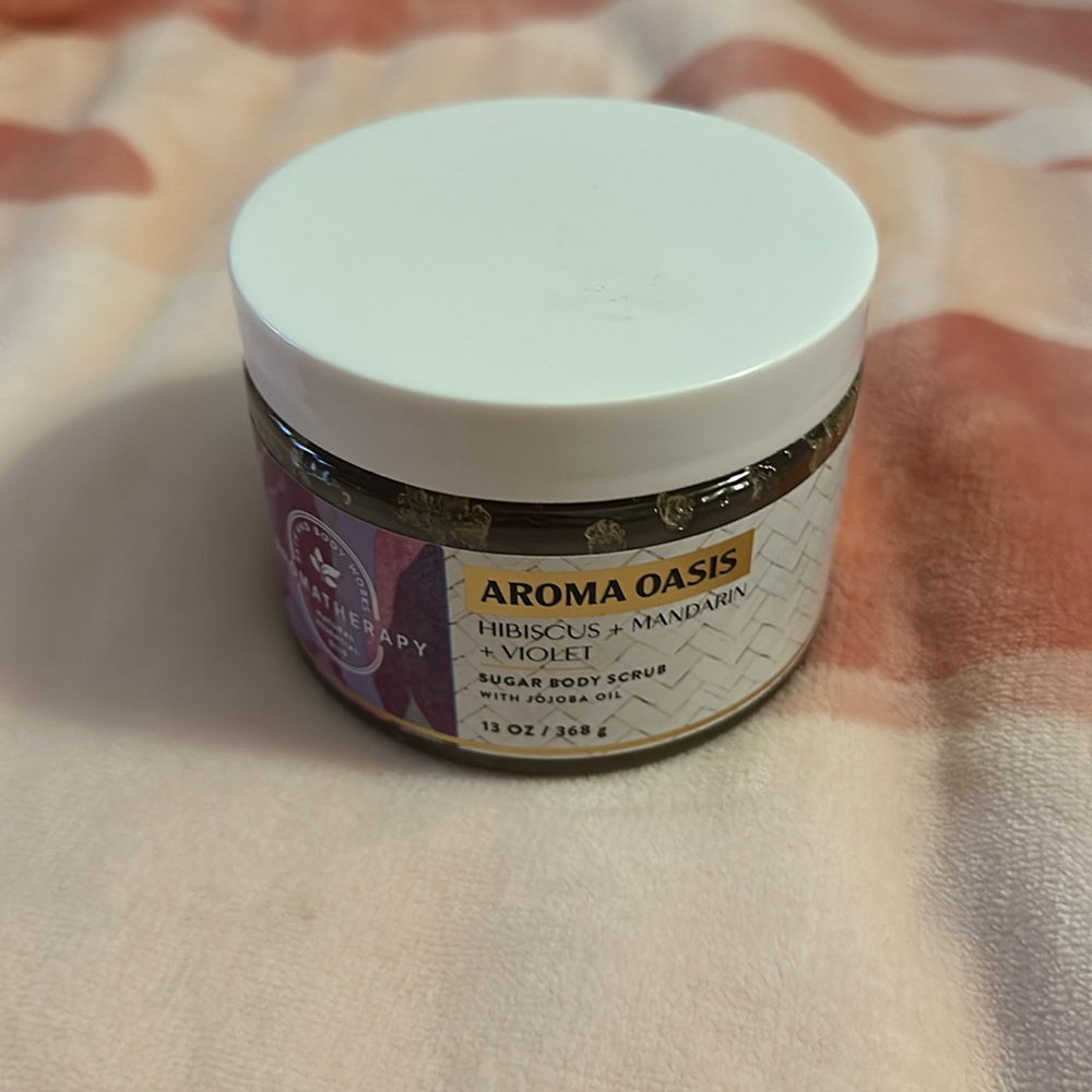 Bath & Body Works Aromatherapy Oasis Hibiscus Mandarin & Violet Sugar Body Scrub
